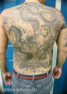 фото тату тигр и дракон 07.12.2018 №051 - tattoo tiger and dragon - tattoo-photo.ru